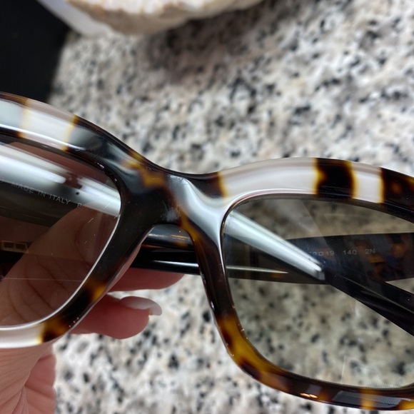 Authentic Valentino unique tortoise shell sunglasses - Picture 12 of 13